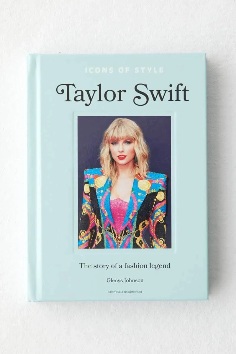 BOOK TAYLOR SWIFT ICONS OF STYLE