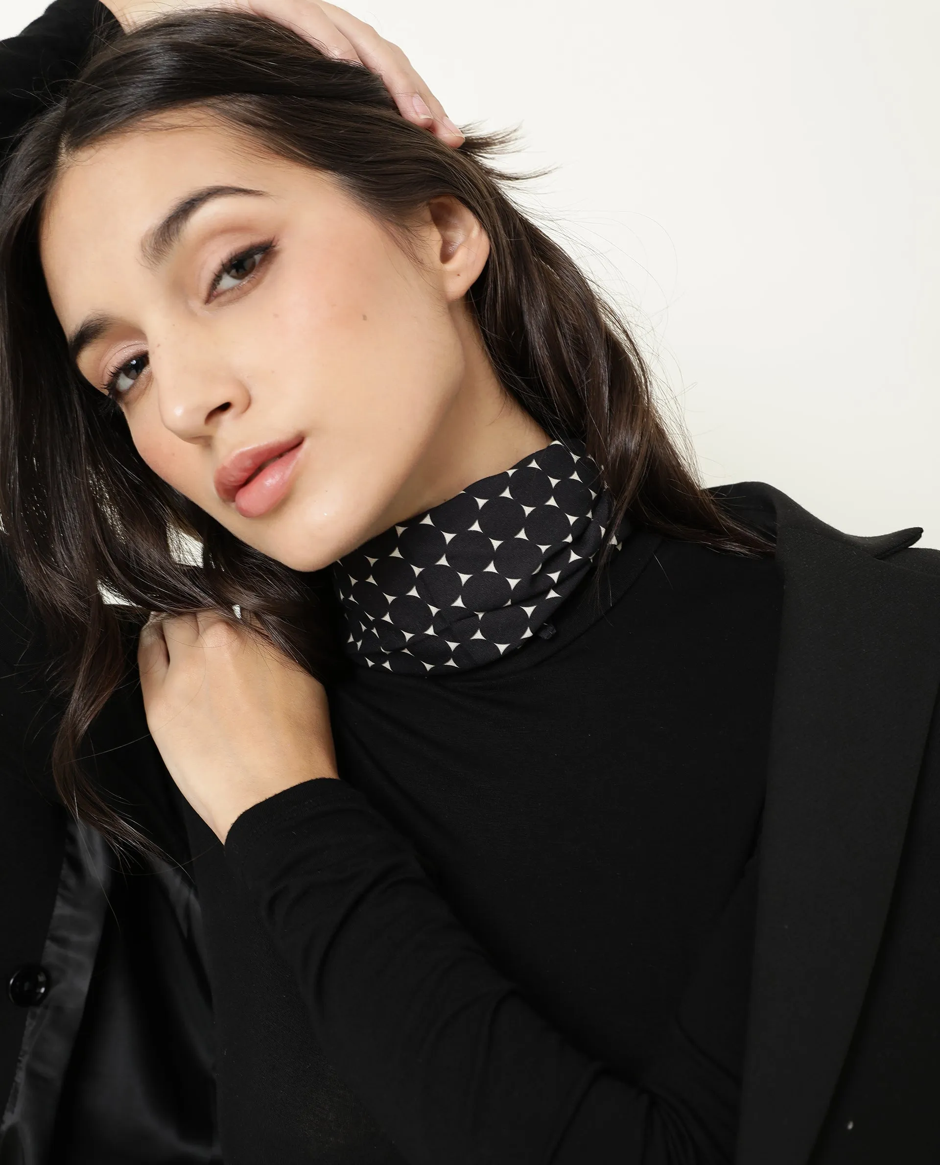 Rareism Women Memba Black Scarf